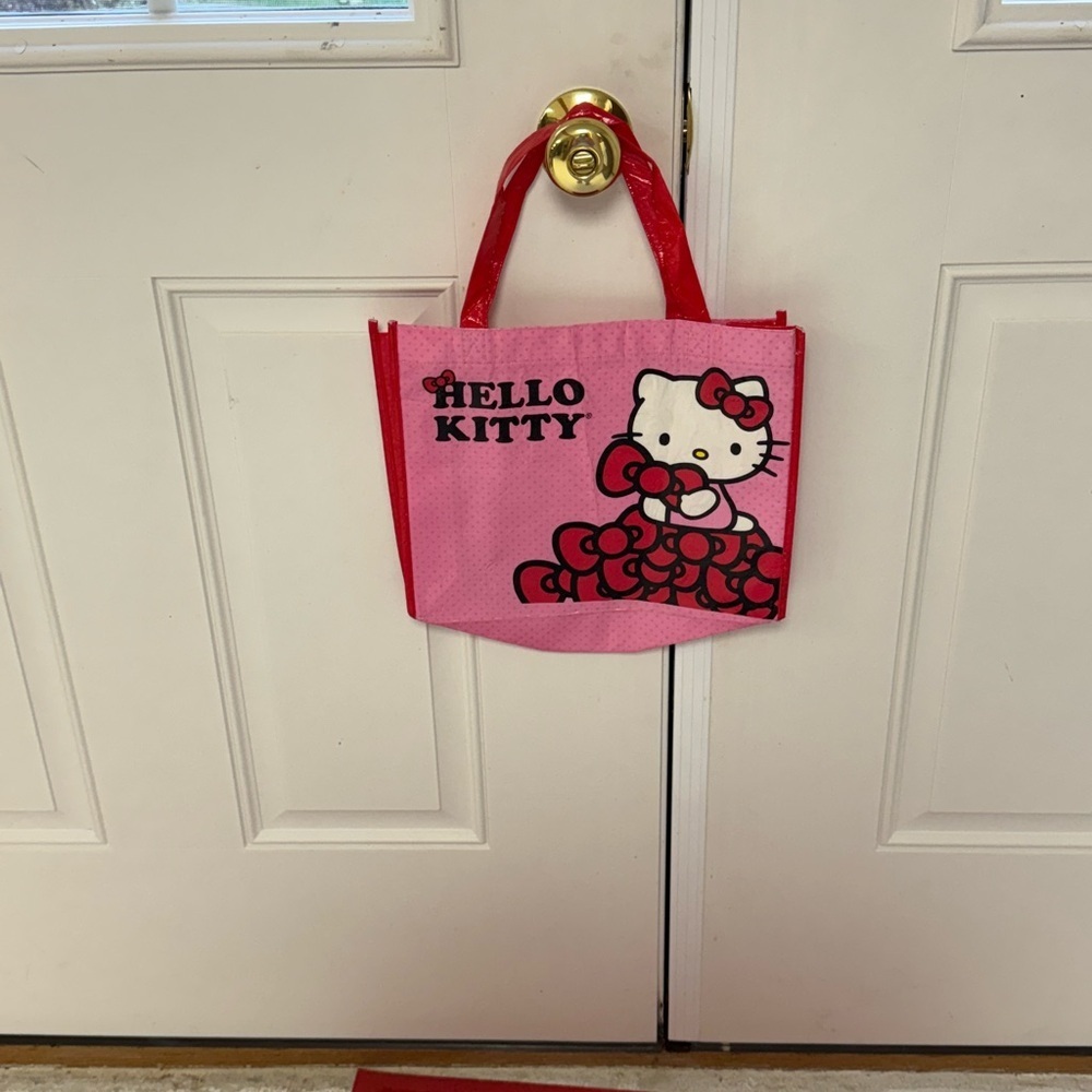 HELLO KITTY SANRIO shopping bag 10x12x4 5in drop +wear top corners